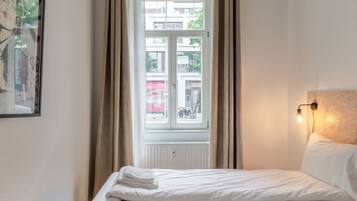 2 Schlafzimmer, Schreibtisch, Bügeleisen/Bügelbrett, WLAN