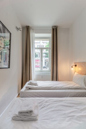 2 Schlafzimmer, Schreibtisch, Bügeleisen/Bügelbrett, WLAN