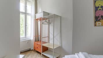 2 Schlafzimmer, Schreibtisch, Bügeleisen/Bügelbrett, WLAN