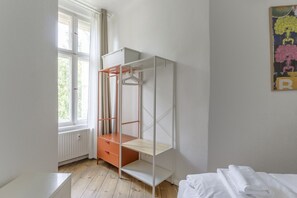 2 Schlafzimmer, Schreibtisch, Bügeleisen/Bügelbrett, WLAN