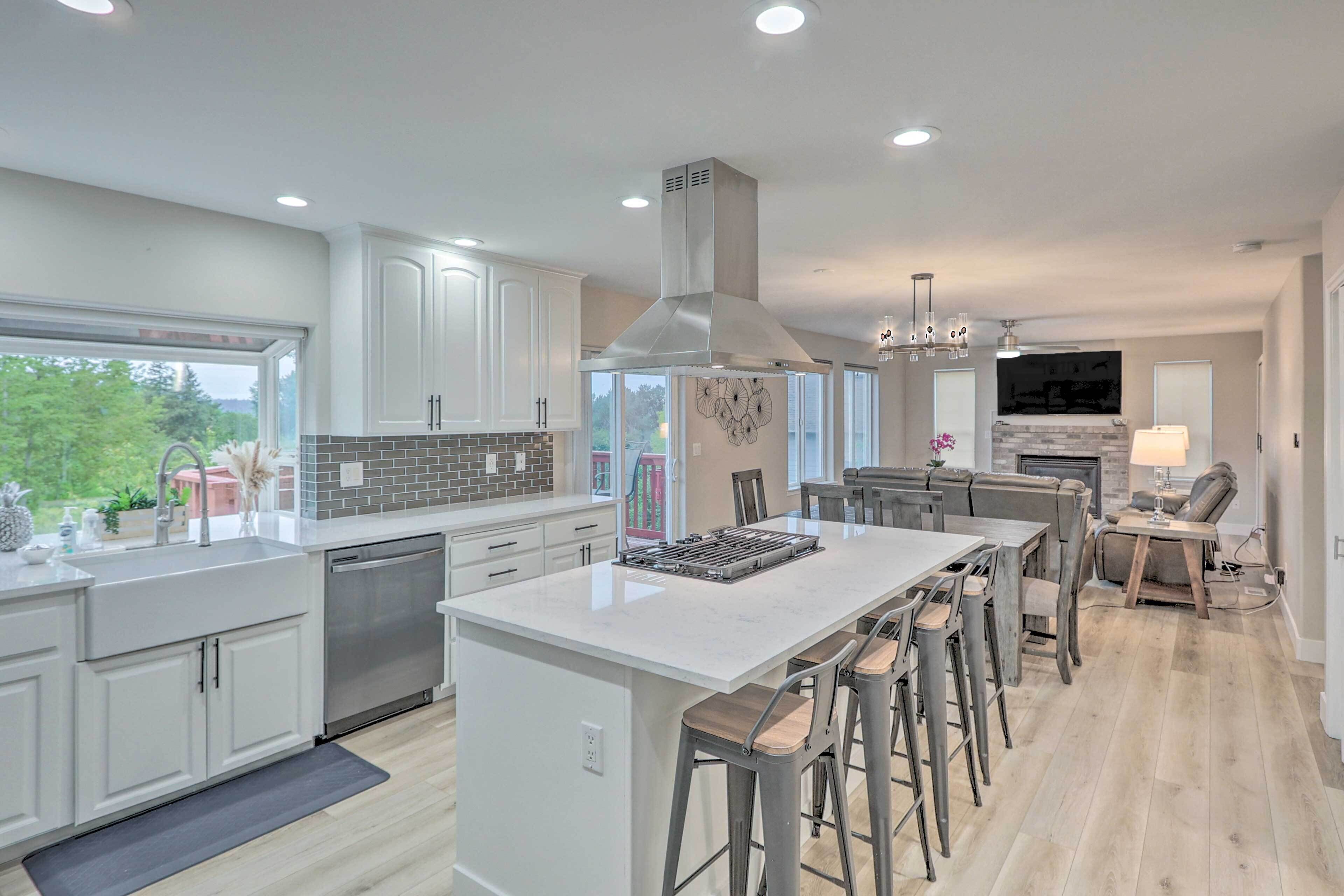 Fridge, microwave, stovetop, dishwasher