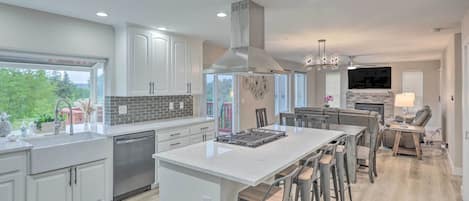 Fridge, microwave, stovetop, dishwasher