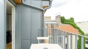 Outdoor dining - Boxi Top-floor Apartment (Berlin)