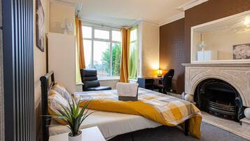 House | 5 bedrooms, iron/ironing board, free WiFi, bed sheets