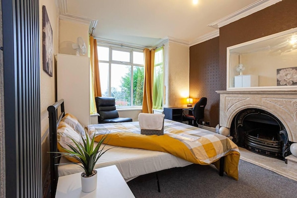 House - Captivating 5-bed House in Horwich Bolton (Bolton)