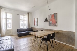Interior - Mooeve Boxi 15 - Large Apartment with balcony (Berlin)