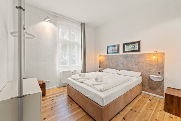 1 bedroom, desk, iron/ironing board, WiFi