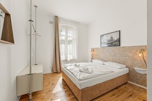 1 soverom, skrivebord, strykejern/-brett og wi-fi