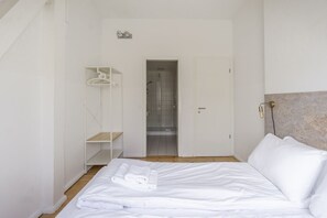 2 quartos, escrivaninha, ferros/tábuas de passar roupa, Wi-Fi