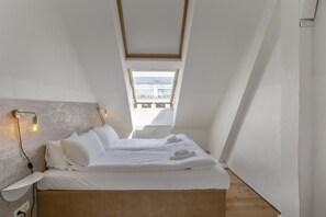 1 habitación, escritorio, tabla de planchar con plancha y wifi 