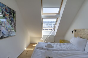 1 bedroom, desk, iron/ironing board, WiFi - Mooeve Boxi 22 - Top-floor Apartment (Berlin)