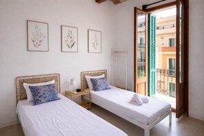 2 habitaciones, escritorio, tabla de planchar con plancha y wifi 