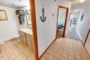 1 bedroom, iron/ironing board, free WiFi, bed sheets - Newly Added, Steps to the Beach Direct Oceanfront! (North Myrtle Beach)