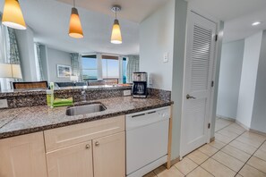 冷蔵庫、電子レンジ、コーヒー / ティーメーカー、トースター