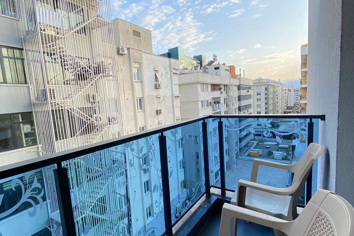 Minibar, coffres-forts dans les chambres, bureau