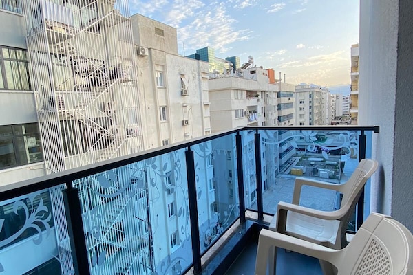 Minibar, Zimmersafe, Schreibtisch, laptopgeeigneter Arbeitsplatz