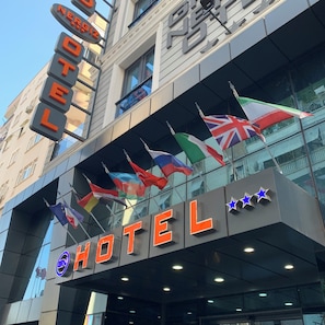 Minibar, Zimmersafe, Schreibtisch, laptopgeeigneter Arbeitsplatz