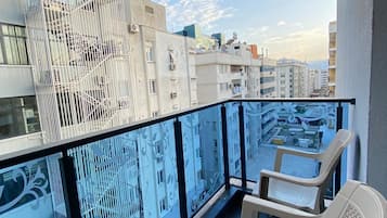 Minibar, Zimmersafe, Schreibtisch, laptopgeeigneter Arbeitsplatz