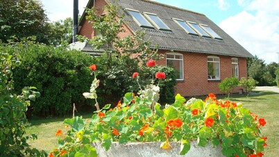 Very popular house with a wonderful location on a child-friendly beach.