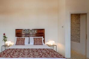 2 bedrooms, desk, iron/ironing board, travel crib - Ca' Longo Palace Damasco (Venezia)