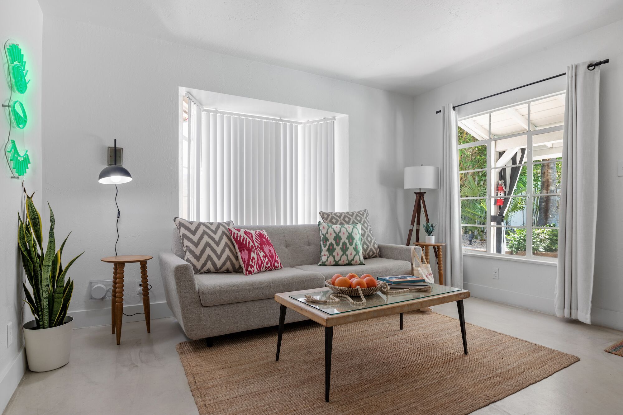 Designer Gem Near Downtown Palm Springs!