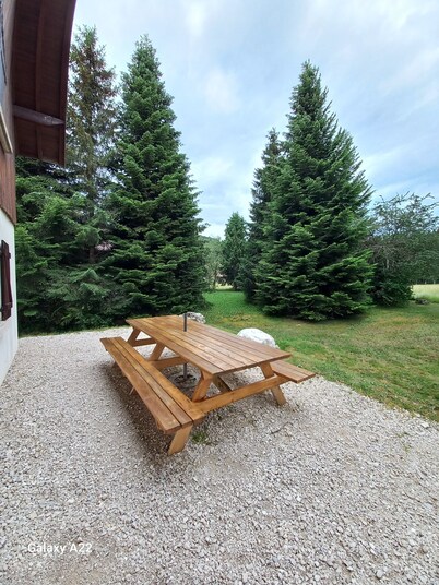 Individual chalet close to the Haute Joux Nordic area