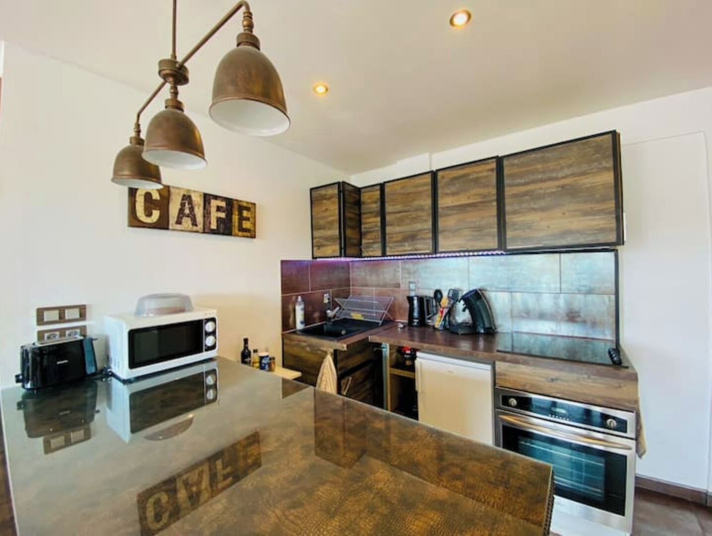 Fridge, microwave, oven, stovetop