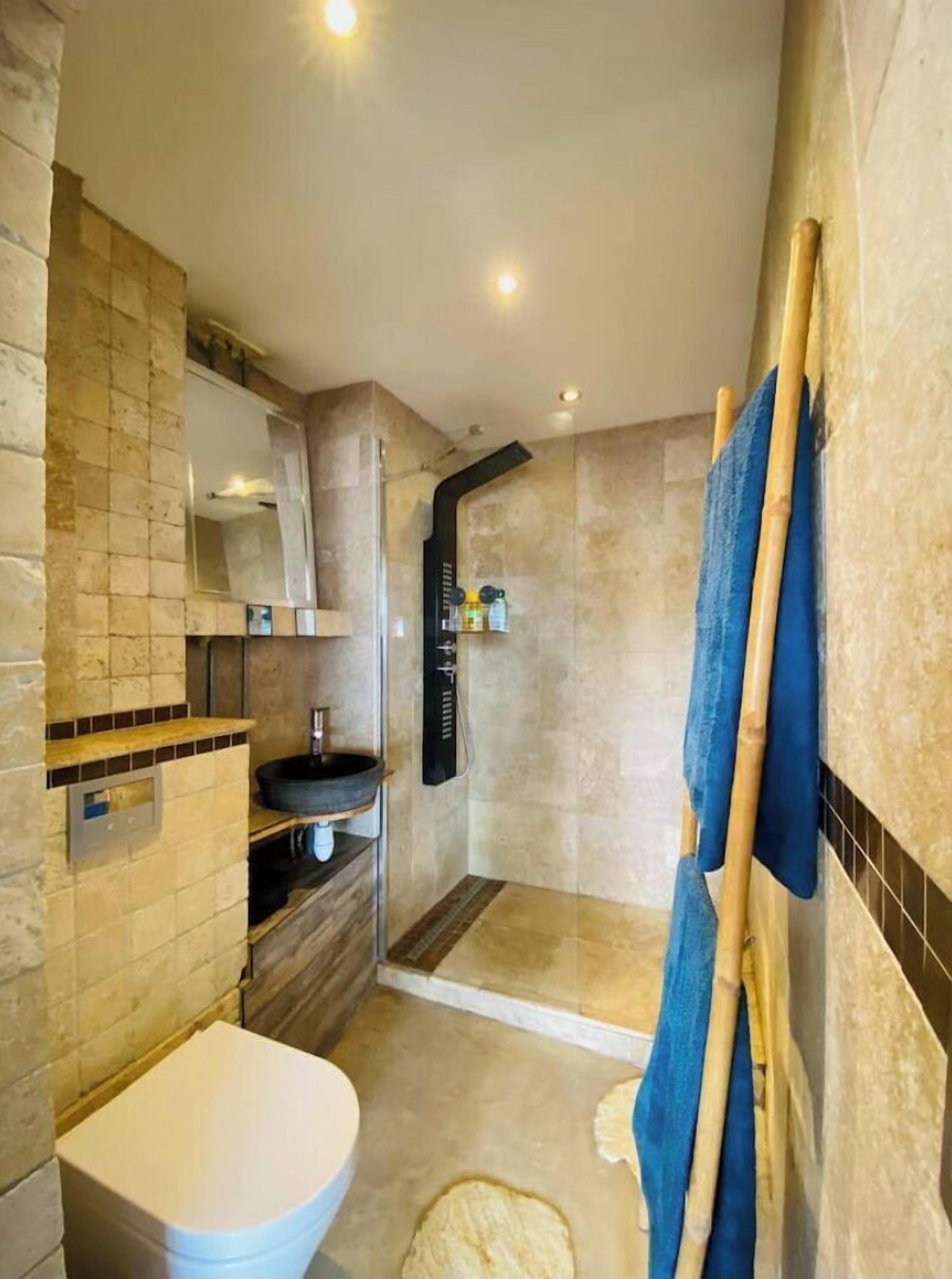 Shower, hair dryer, towels, soap