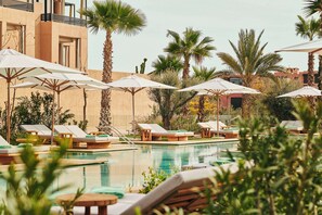 حمام سباحة