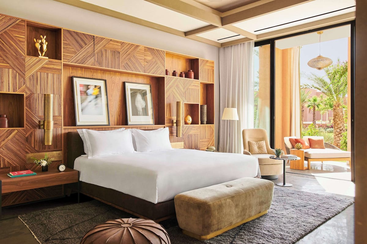Egyptian cotton sheets, premium bedding, down duvets, free minibar items