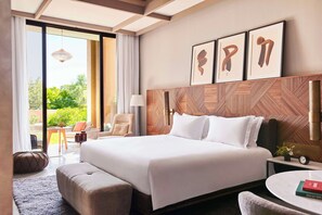 Egyptian cotton sheets, premium bedding, down duvets, free minibar items