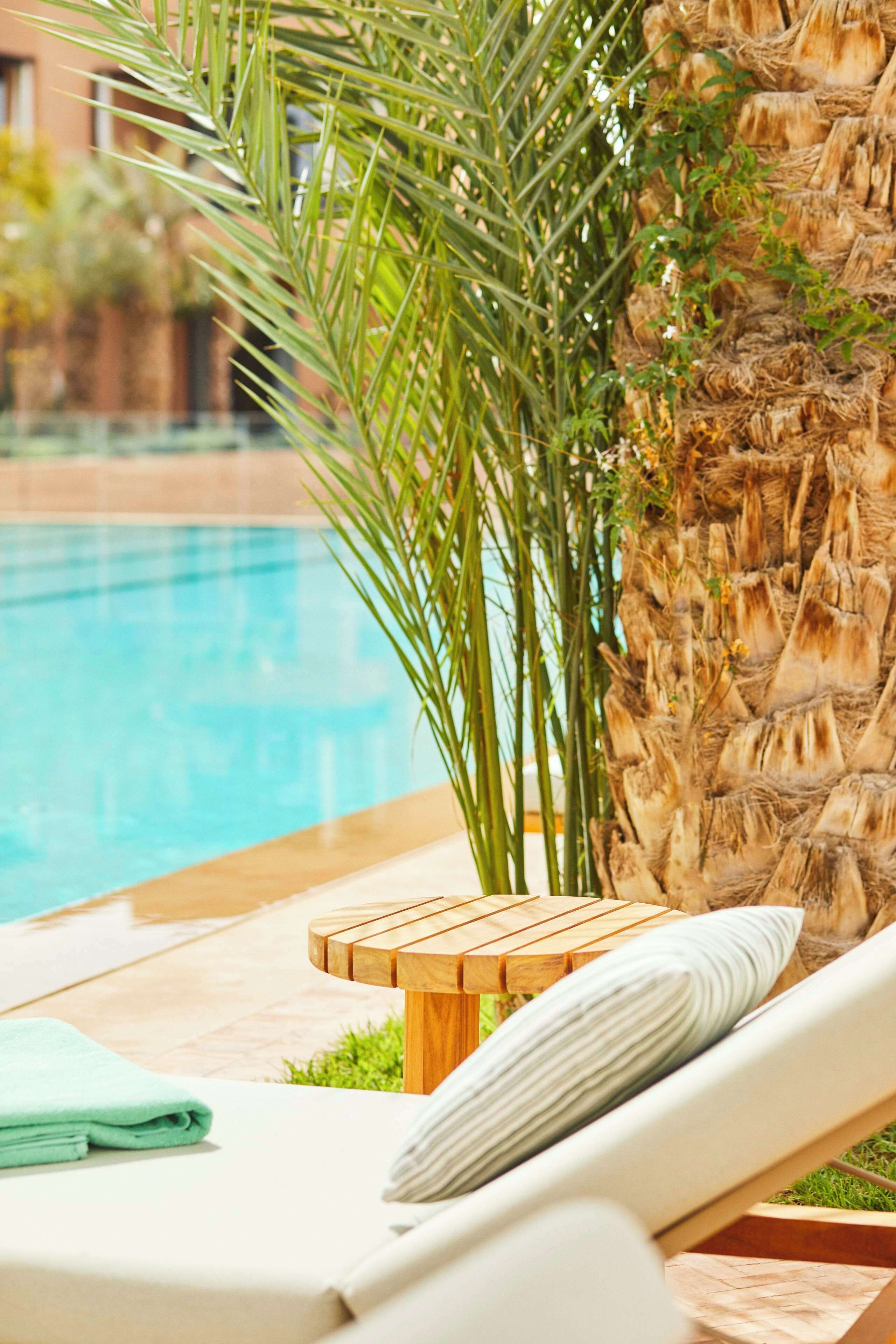 Piscina coberta, 3 piscines a l'aire lliure, para-sols i gandules 