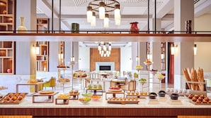 A buffet with various food items and a central seating area. - Park Hyatt Marrakech (Marrakech)
