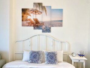 Iron/ironing board, free WiFi, bed sheets - Marco Polo - Pastel Studio with Stunning Aerial City Views (Dubai)