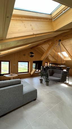 TV. Apartment Truma Swing Castelfondo with Shared Garden & Wi-Fi