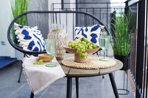 تجهيزات عازلة للصوت وواي فاي مجانًا وملاءات أسرّة