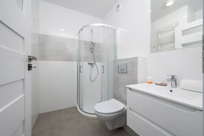 Shower, shampoo