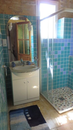 Shower, toilet paper