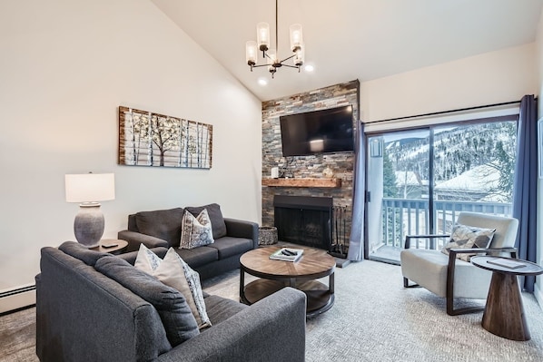 Huoneisto, 3 makuuhuonetta | Oleskelualue | Älytelevisio