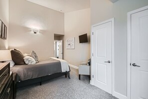 Condo, 3 Bedrooms