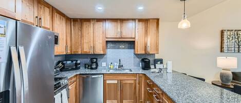 Condo, 3 Bedrooms | Private kitchen