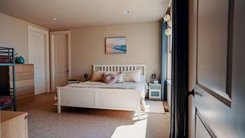 3 عدّة غرف نوم وبديكورات فريدة لكل غرفة وطراز فريد لكل وحدة