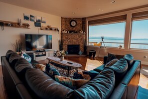 Signature House, Terrace, Ocean View | Living room