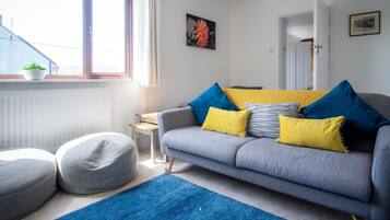 House (3 Bedrooms) | Living area | TV