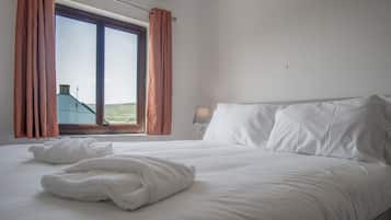 House (3 Bedrooms) | 3 bedrooms, iron/ironing board, free WiFi, bed sheets