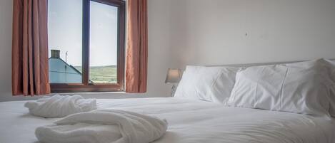 Hus (3 Bedrooms) | 3 sovrum, strykjärn/strykbräda, gratis wi-fi och sängkläder