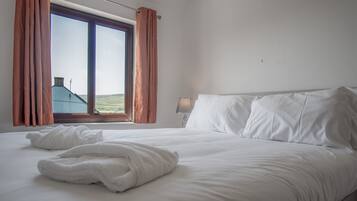 House | 3 bedrooms, iron/ironing board, free WiFi, bed sheets