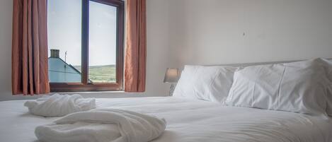 House | 3 bedrooms, iron/ironing board, free WiFi, bed sheets