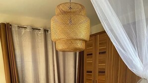 A room with a chair, a wardrobe, and a bed with a canopy. - *LUXURIOUS 2 person STUDIO* (Noord)