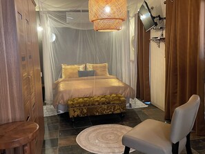 1 bedroom, iron/ironing board, free WiFi, bed sheets - *LUXURIOUS 2 person STUDIO* (Noord)